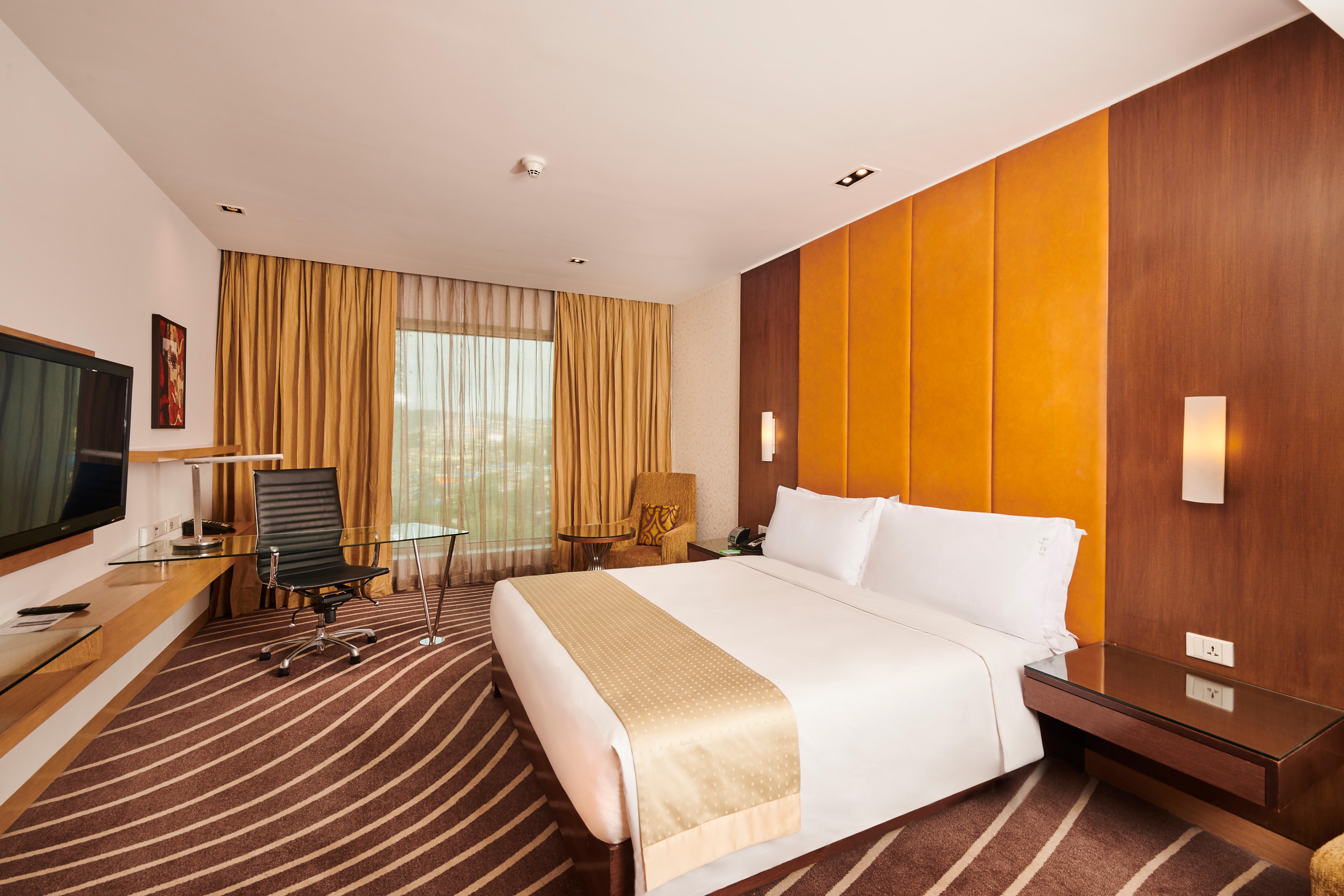 Holiday Inn Mumbai International Airport By Ihg Kültér fotó A room at the hotel