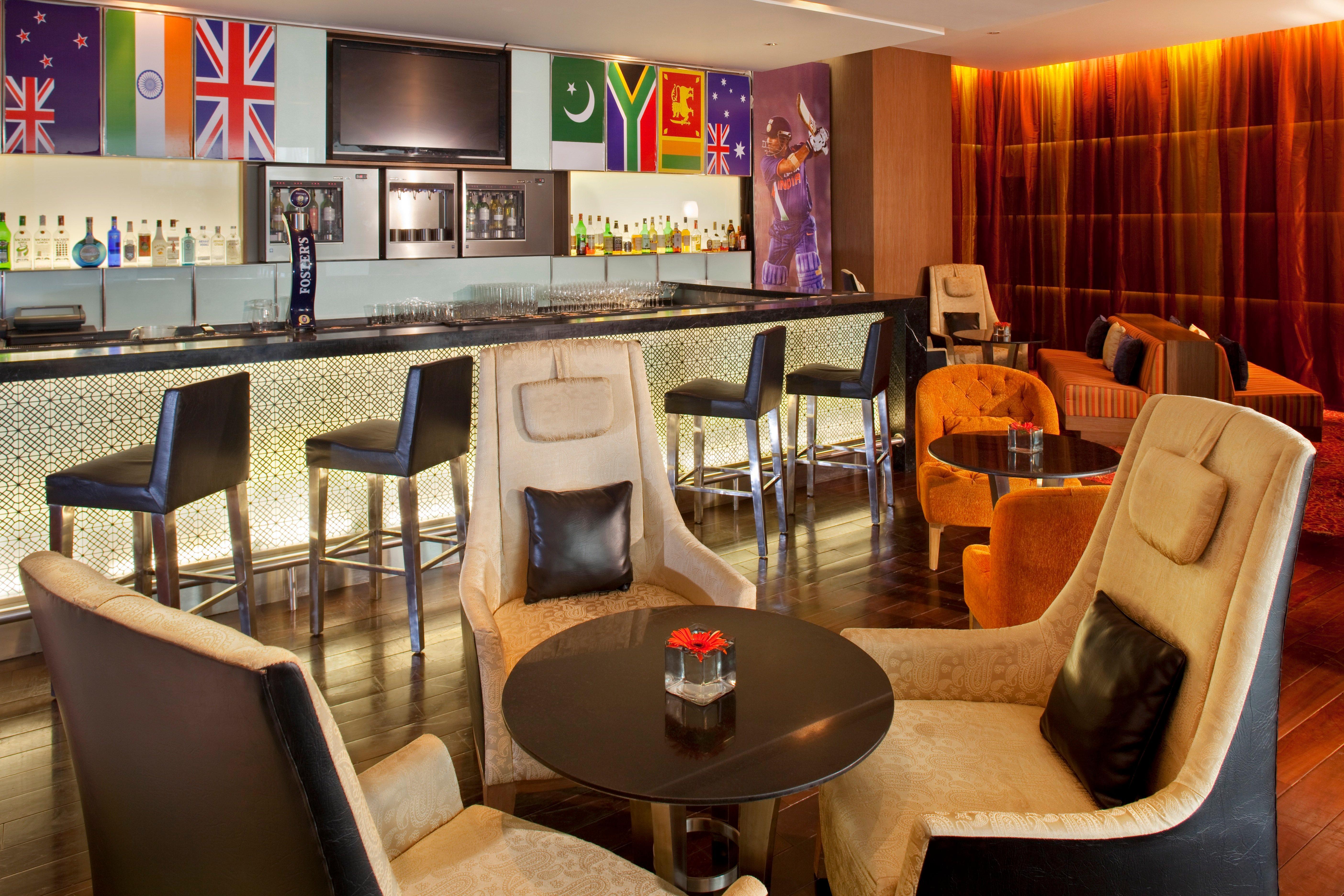 Holiday Inn Mumbai International Airport By Ihg Kültér fotó The bar at the lounge
