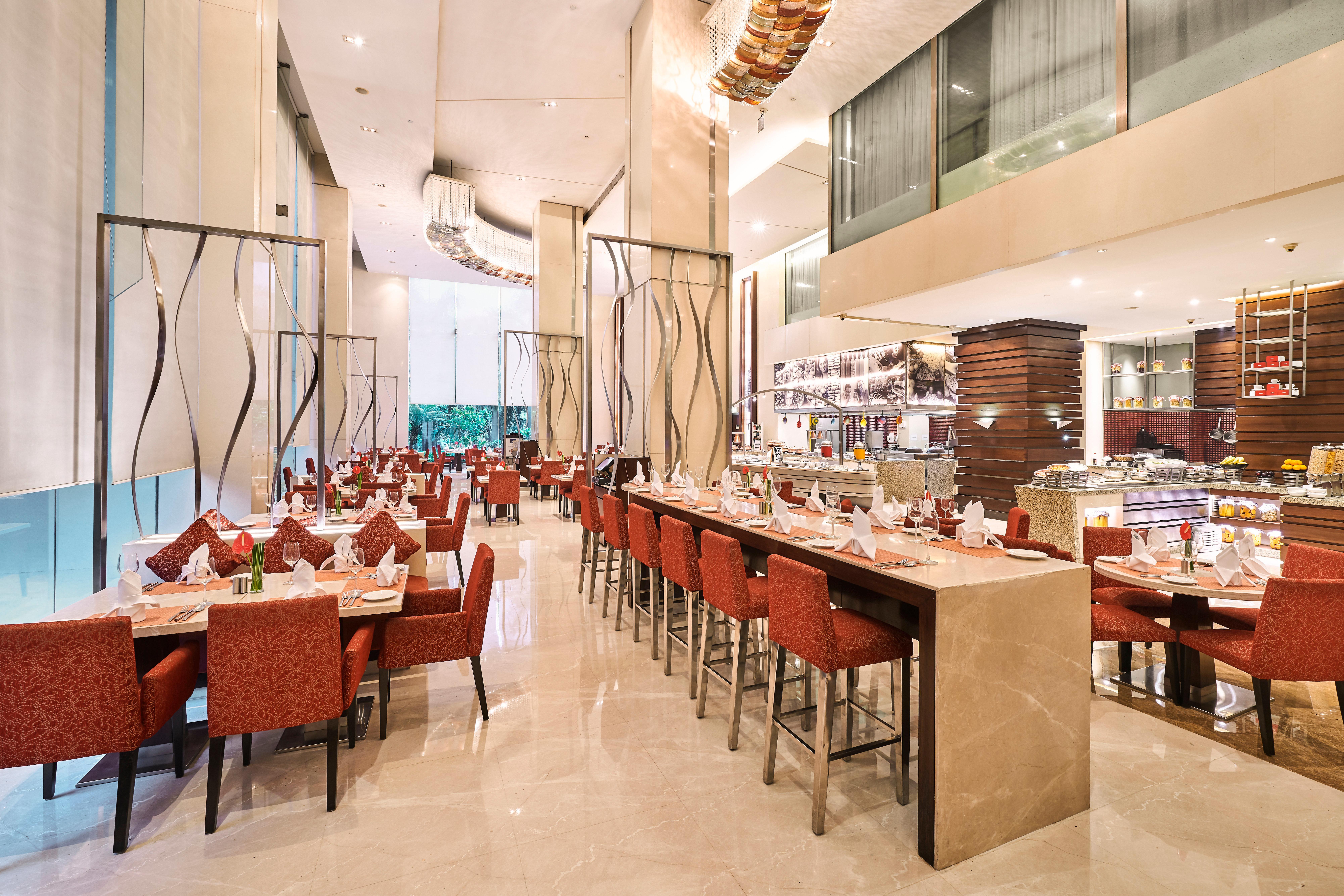 Holiday Inn Mumbai International Airport By Ihg Kültér fotó The restaurant