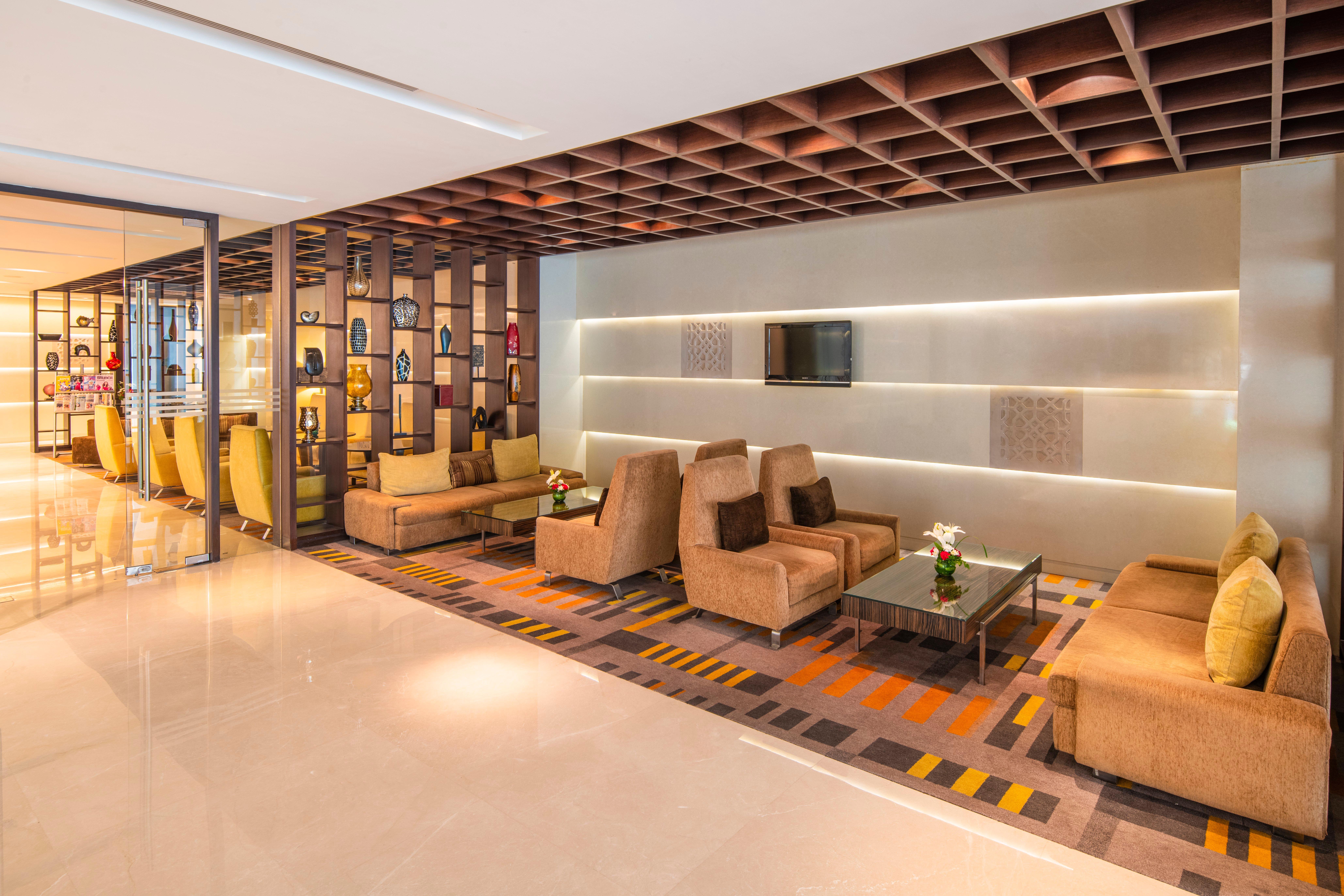 Holiday Inn Mumbai International Airport By Ihg Kültér fotó The lounge at the airport