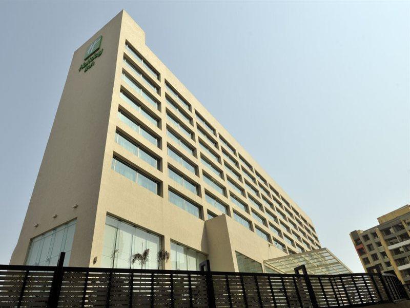 Holiday Inn Mumbai International Airport By Ihg Kültér fotó The hotel in 2012
